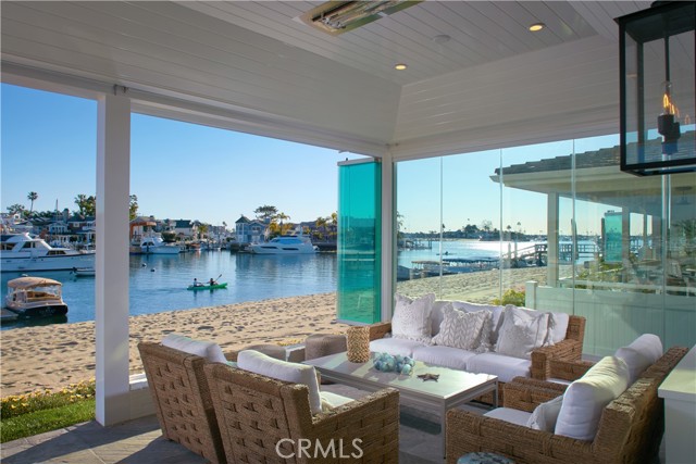Detail Gallery Image 13 of 55 For 14 Beacon Bay, Newport Beach,  CA 92660 - 4 Beds | 4/1 Baths