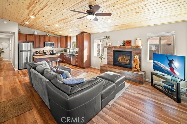 1264 Sheephorn Road, Big Bear City CA: https://media.crmls.org/medias/77859147-73c5-474b-b916-d290579a487e.jpg