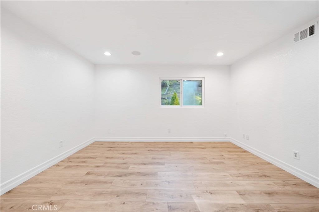 MLS #OC25250292 image #12