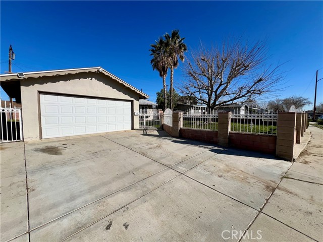 Detail Gallery Image 2 of 31 For 2111 E Avenue Q1, Palmdale,  CA 93550 - 3 Beds | 2 Baths