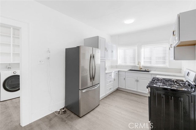 Detail Gallery Image 10 of 23 For 550 N Kenmore Ave #1/2,  Los Angeles,  CA 90004 - 2 Beds | 1 Baths