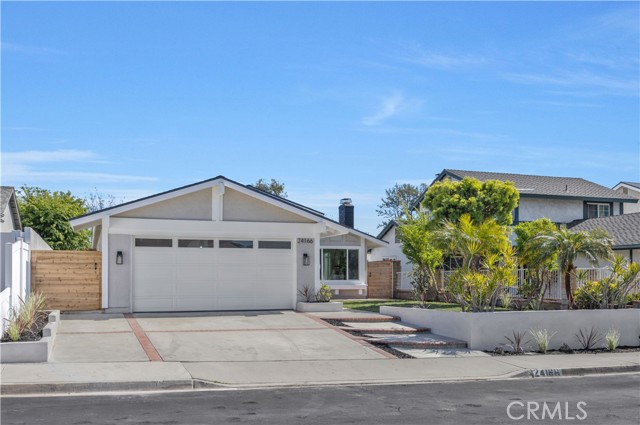 24166 Fortune Drive, Lake Forest CA: https://media.crmls.org/medias/7787d9e5-7160-47a7-b545-b33cfefac281.jpg