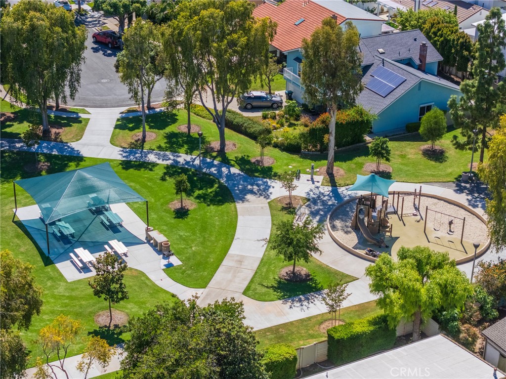 https://media.crmls.org/medias/77892555-11d9-4142-9d1f-02ecf9e83b16.jpg?preset=X-Large