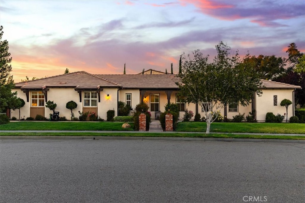 1090 Muscat Court
