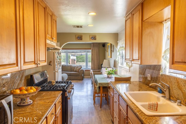 Detail Gallery Image 10 of 28 For 1502 Coronel, San Fernando,  CA 91340 - 3 Beds | 2 Baths