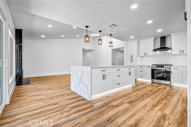 Detail Gallery Image 4 of 23 For 17472 Bellport Cir, Huntington Beach,  CA 92649 - 3 Beds | 2 Baths