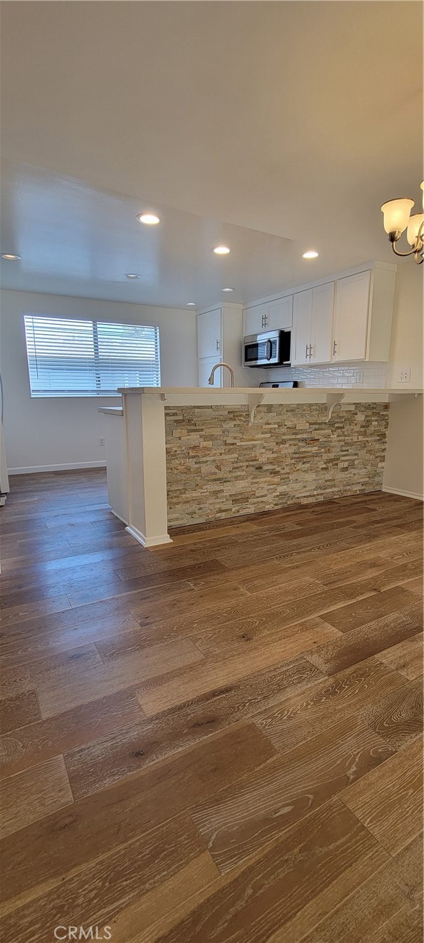 4251 W Sarah Street, Burbank CA: https://media.crmls.org/medias/778bfab6-6d8d-4353-a01f-0de090c17cfd.jpg