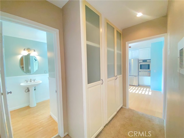Detail Gallery Image 11 of 16 For 418 E Harvard Rd #F,  Burbank,  CA 91501 - 2 Beds | 1 Baths