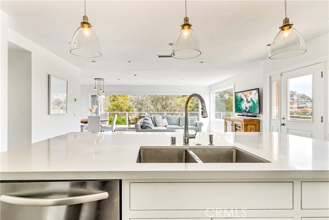 31032 Aliso Circle, Laguna Beach CA: https://media.crmls.org/medias/778caf92-d5c8-41b4-98c0-966a64c43c07.jpg