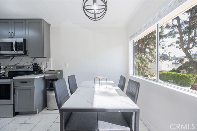 Detail Gallery Image 8 of 54 For 121 Sinclair Ave #207,  Glendale,  CA 91206 - 2 Beds | 2 Baths