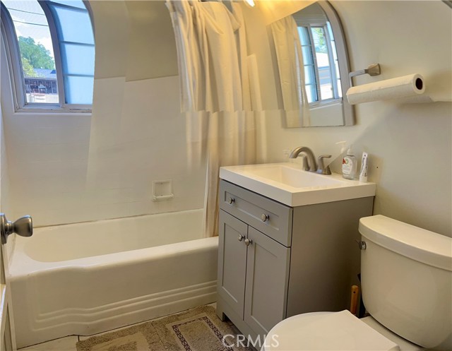 7662 Paso Robles Avenue, Van Nuys CA: https://media.crmls.org/medias/778daacc-5643-4c50-bf16-e96c44e74574.jpg