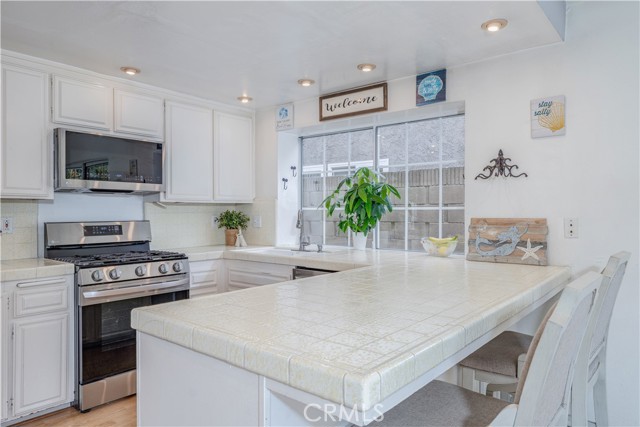 Detail Gallery Image 15 of 43 For 18250 Devonwood Cir, Fountain Valley,  CA 92708 - 3 Beds | 2 Baths