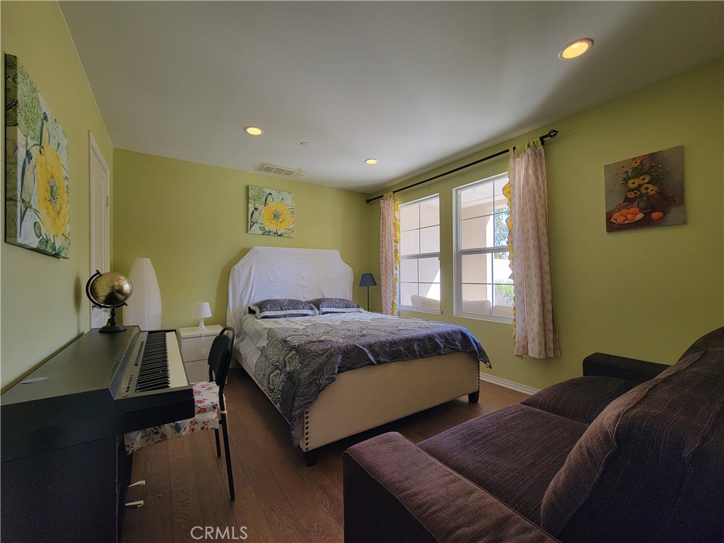 MLS #WS25234797 image #4