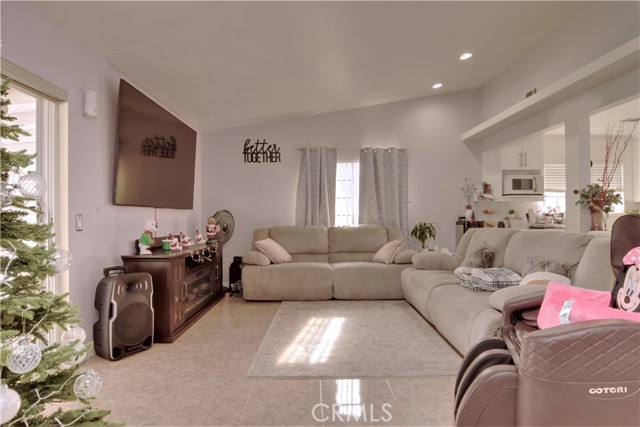 Detail Gallery Image 8 of 21 For 39334 Willowvale Rd, Palmdale,  CA 93551 - 3 Beds | 2 Baths