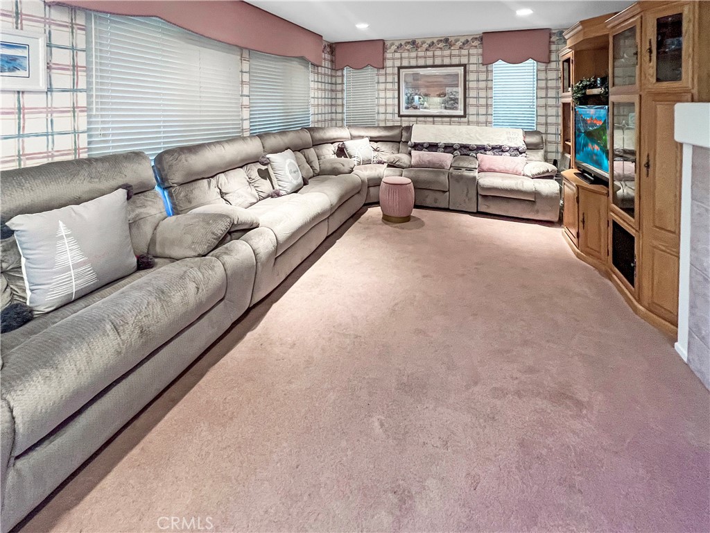 MLS #OC25250723 image #5