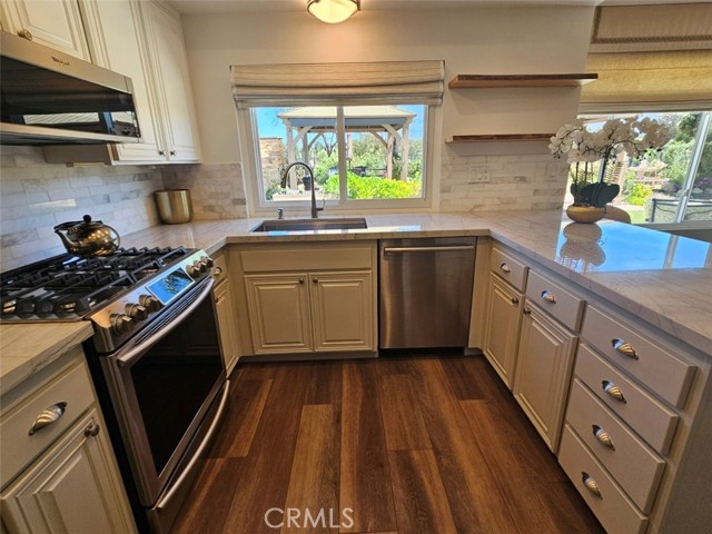 Detail Gallery Image 14 of 68 For 29824 Nightview Cir, Temecula,  CA 92591 - 4 Beds | 3 Baths