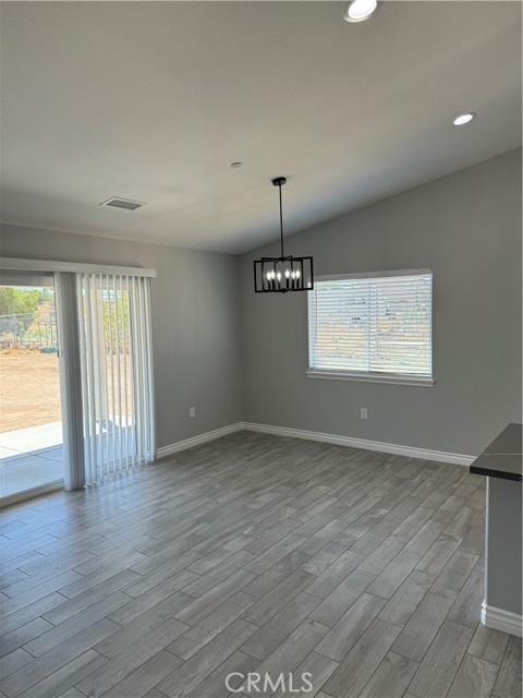 Detail Gallery Image 9 of 16 For 18329 Redding St, Hesperia,  CA 92345 - 3 Beds | 2 Baths