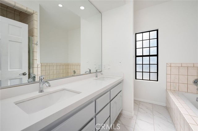 3229 Raintree Avenue, Torrance CA: https://media.crmls.org/medias/779030ce-026d-4ac2-bfc8-4459fe45b07f.jpg