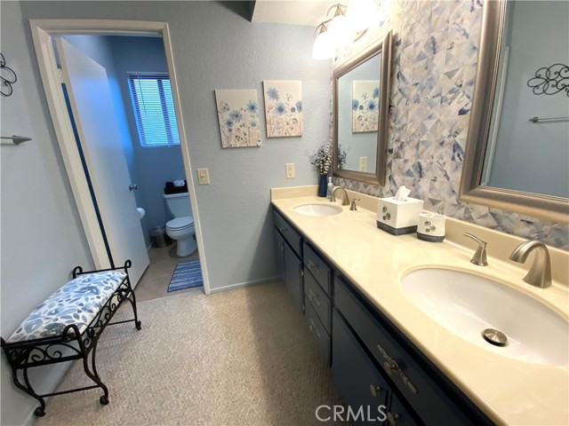 Dual sinks in master bath