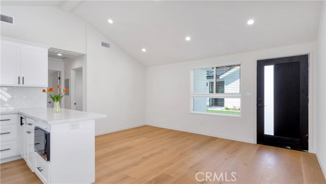 318 N Catalina, Burbank CA: https://media.crmls.org/medias/7790490f-938e-4c51-acfc-90cfcba5c0ea.jpg