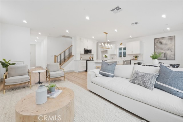 Detail Gallery Image 6 of 36 For 15534 Colorado Ave, Paramount,  CA 90723 - 4 Beds | 2/1 Baths