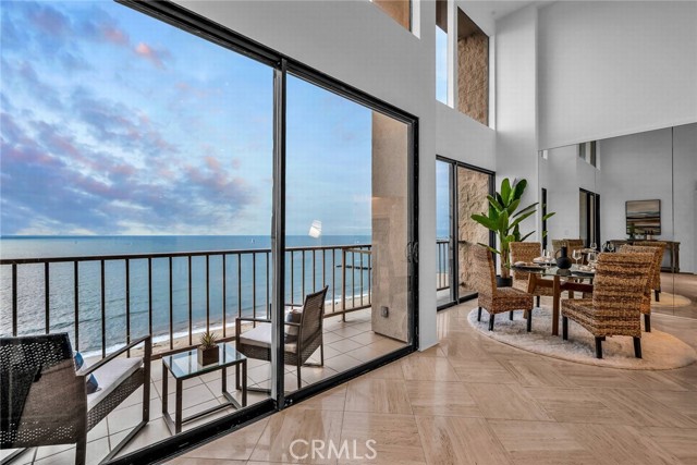 727 Esplanade, Redondo Beach, California 90277, 2 Bedrooms Bedrooms, ,1 BathroomBathrooms,Residential,Sold,Esplanade,SB24074186