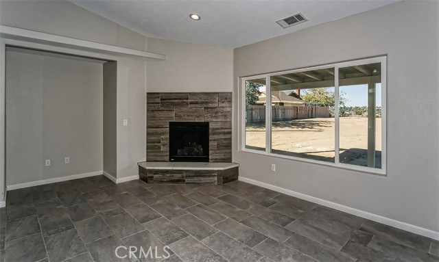 Detail Gallery Image 6 of 25 For 9028 8th Ave, Hesperia,  CA 92345 - 4 Beds | 2/1 Baths