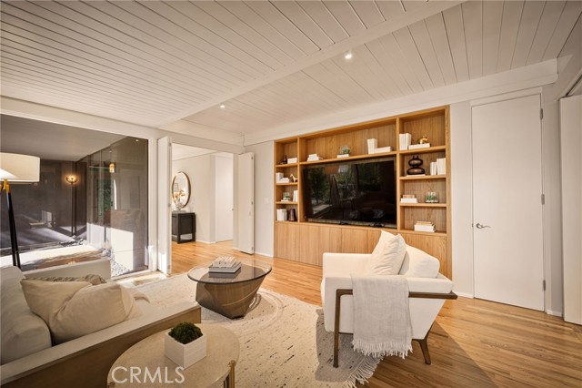 Detail Gallery Image 18 of 51 For 4750 Poe Ave, Woodland Hills,  CA 91364 - 4 Beds | 4 Baths