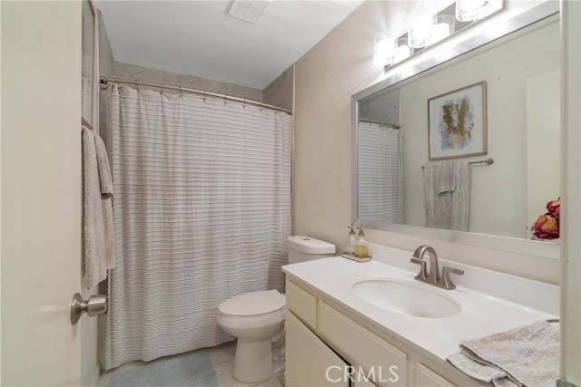 Detail Gallery Image 14 of 23 For 8721 Endsleigh Ave #G,  Inglewood,  CA 90305 - 2 Beds | 2 Baths