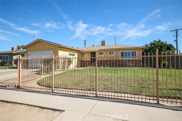 543 E Hopkins Avenue, Fresno CA: https://media.crmls.org/medias/7793a51a-e0e2-42a9-95dc-1c06173b144b.jpg