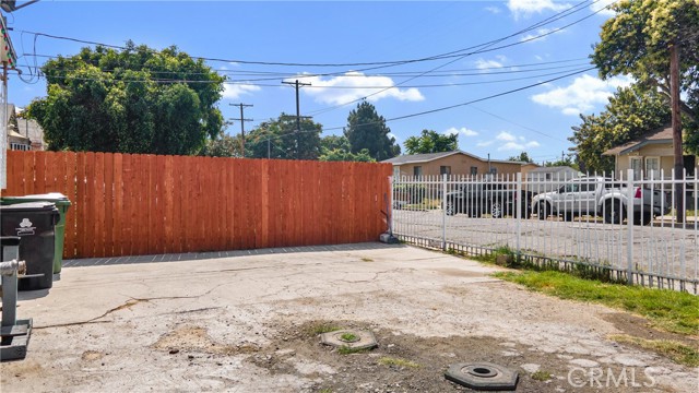 2227 E 112th Street, Los Angeles CA: https://media.crmls.org/medias/7793c721-6549-4b3a-bf1f-1e88ffa73f1c.jpg