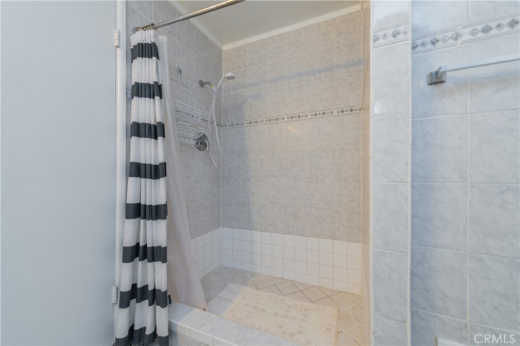 https://media.crmls.org/medias/7794594d-ab9d-4344-8392-36be96706f43.jpg?preset=X-Large