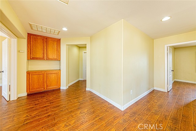 955 Blackberry Lane, Carson CA: https://media.crmls.org/medias/77947fed-5ecd-4dac-bc36-de8c09191927.jpg