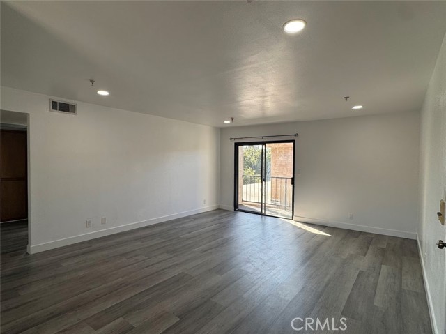 Detail Gallery Image 3 of 12 For 77 N Holliston Ave, Pasadena,  CA 91106 - 2 Beds | 2 Baths