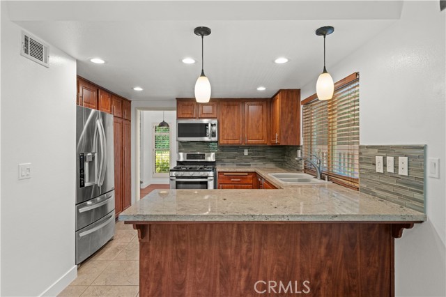 Detail Gallery Image 13 of 42 For 19541 Sardinia Ln, Huntington Beach,  CA 92646 - 3 Beds | 2/1 Baths