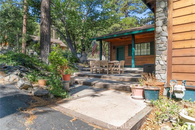996 Eagle Road, Wrightwood CA: https://media.crmls.org/medias/77964c29-c896-439d-b464-198173a14100.jpg