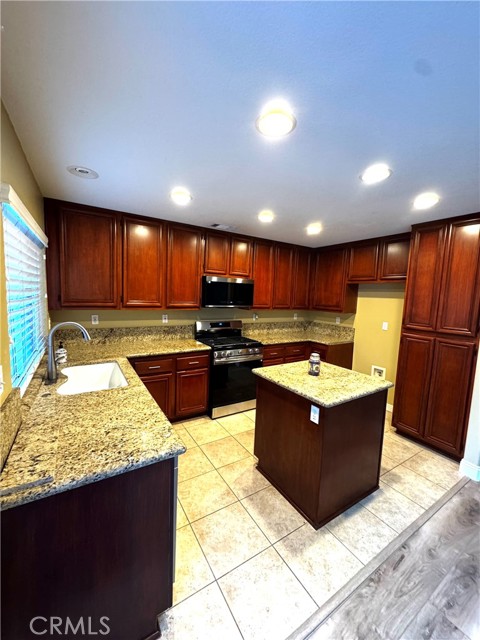 Detail Gallery Image 10 of 25 For 804 Saint James, Corona,  CA 92882 - 3 Beds | 2/1 Baths