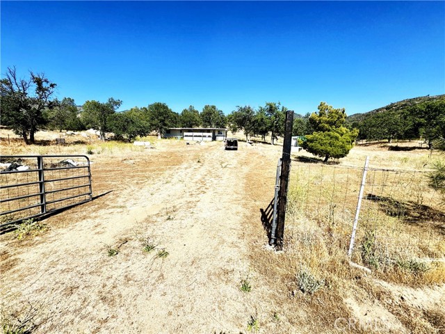 Detail Gallery Image 2 of 9 For 18216 Thompson Canyon Ave, Caliente,  CA 93518 - 2 Beds | 1 Baths