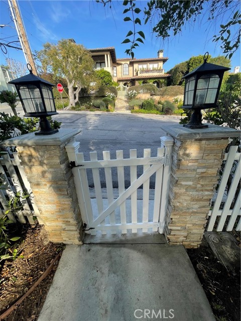 Detail Gallery Image 24 of 29 For 952 2nd. Street, Manhattan Beach,  CA 90266 - 5 Beds | 3 Baths