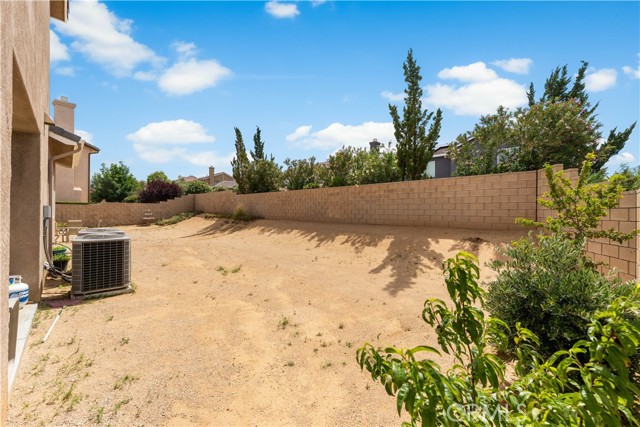 42639 Biscay, Lancaster CA: https://media.crmls.org/medias/77996156-b09d-4a94-a3db-cced251f87d1.jpg