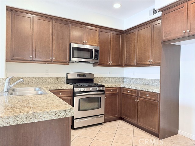 Detail Gallery Image 7 of 29 For 1331 Abelia, Irvine,  CA 92606 - 3 Beds | 2/2 Baths