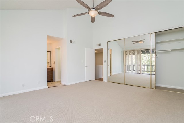 5711 Owensmouth Avenue, Woodland Hills CA: https://media.crmls.org/medias/779a3afd-f5e4-4e08-bc2e-cfdc0c0913d9.jpg