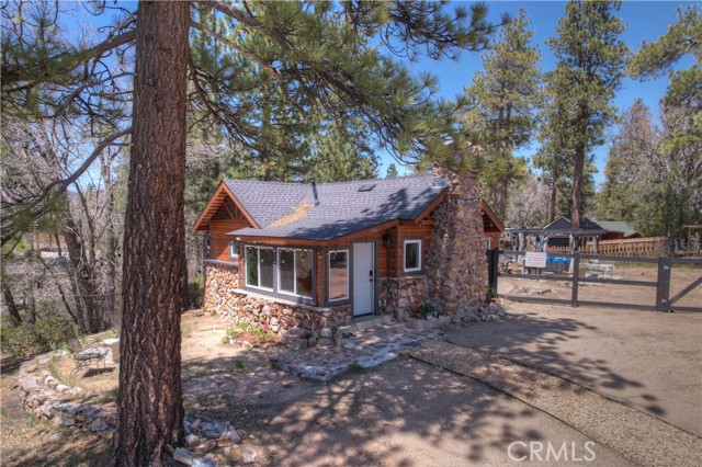 Detail Gallery Image 6 of 59 For 746 Talmadge Rd, Big Bear Lake,  CA 92315 - 3 Beds | 2/1 Baths