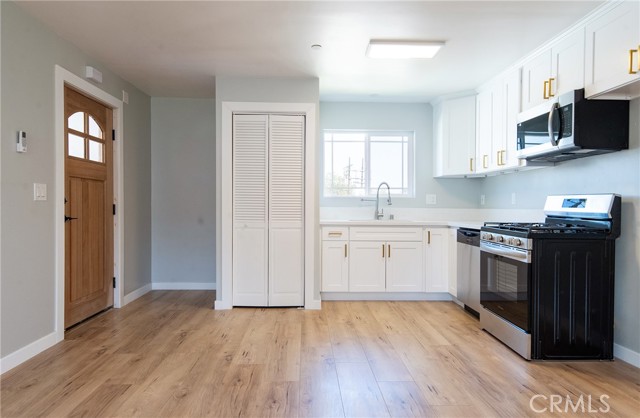 3468 W 71st, Los Angeles CA: https://media.crmls.org/medias/779b5f70-bca4-4fa7-9704-c386237fa863.jpg