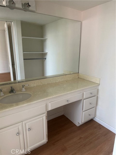 Detail Gallery Image 17 of 19 For 21931 Burbank #46,  Woodland Hills,  CA 91367 - 2 Beds | 2/1 Baths