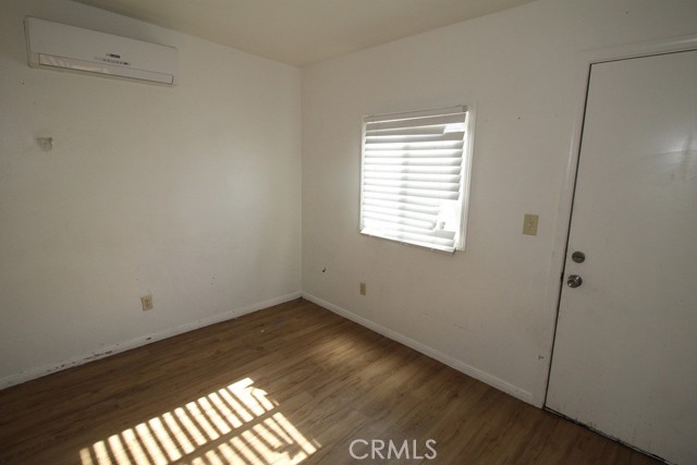 404 N 4th Avenue, Barstow CA: https://media.crmls.org/medias/779bad4c-9896-42ae-9962-c9611e40e7e3.jpg