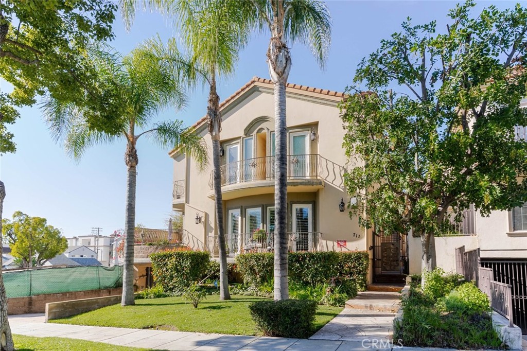 711 E Angeleno Avenue #102