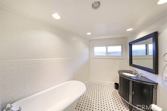 2636 Bayshore Drive, Newport Beach CA: https://media.crmls.org/medias/779bd645-0571-4a93-a8f1-0e3d17d05e7a.jpg