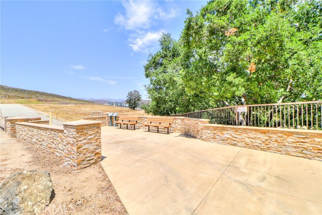 345 Jeremiah Drive, Simi Valley CA: https://media.crmls.org/medias/779c0dfe-265d-4f73-bcfe-81a750351d7d.jpg