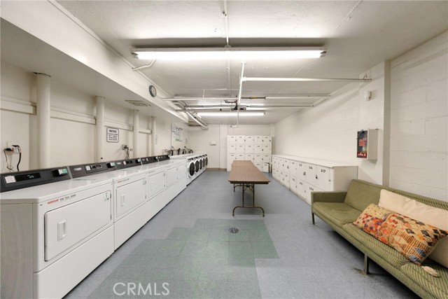 2386 E Del Mar Boulevard, Pasadena CA: https://media.crmls.org/medias/779cb0ee-b16a-4a08-9790-9a753546ff86.jpg